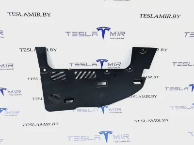 Пластик салона Tesla Model 3 2023
