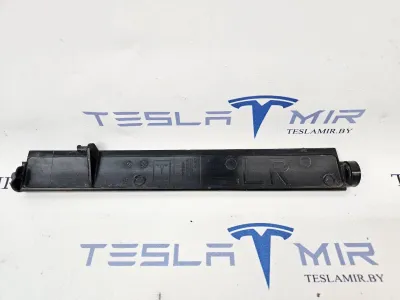 Заслонка корпуса центрального люверса правая Tesla Model 3 2020 — фото 2