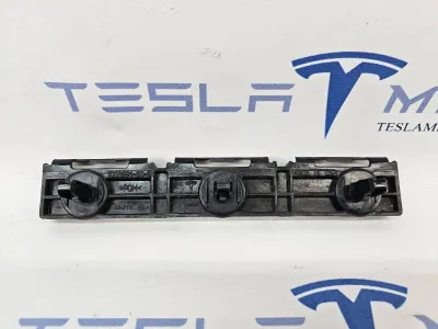 Кронштейн порога задний Tesla Model S 2017