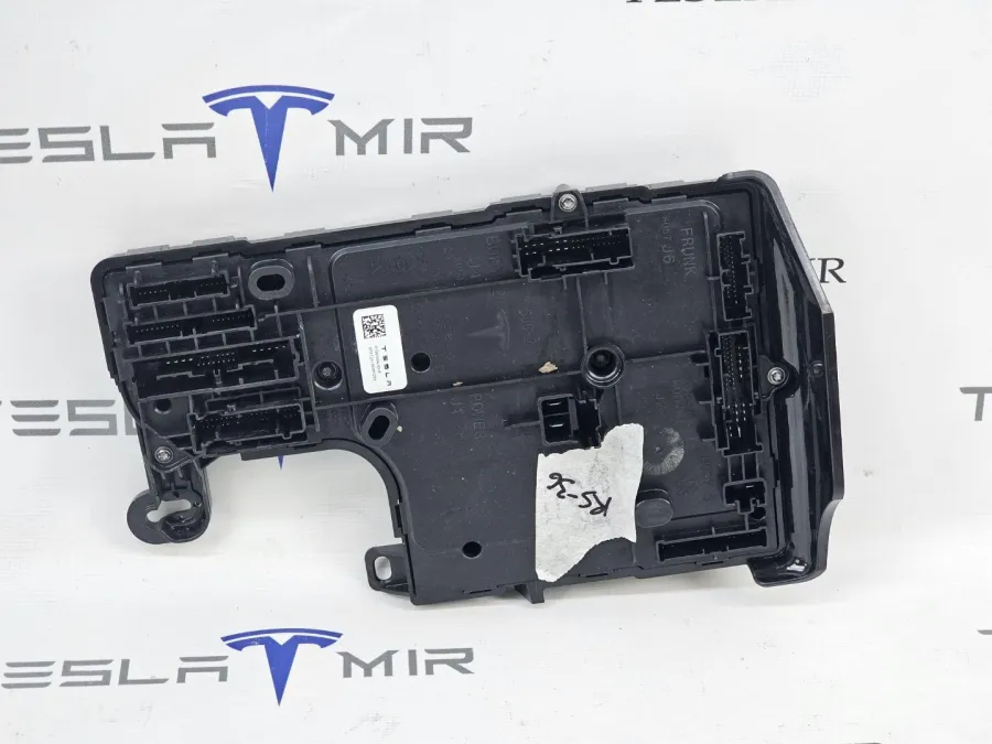 Блок управления BCM (бортовой сети) (Body Control Module) Боди правый Tesla Model 3 2023 — фото 1