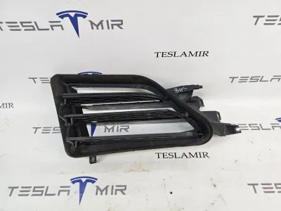 Люверс переднего бампера левый Tesla Model S 2018