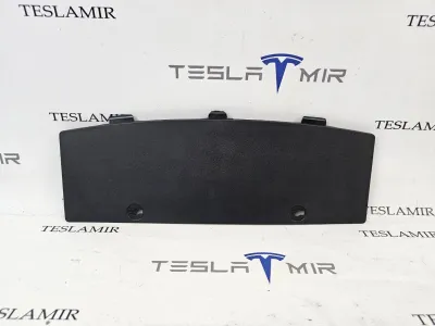 Заглушка заднего бампера под крюк Tesla Model 3 2024