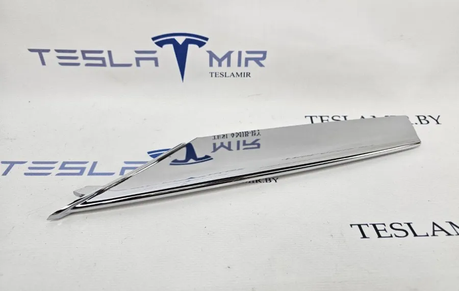 Накладка хром люверса левая нижняя Tesla Model S 2019 — фото 1