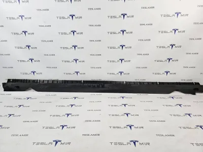 Накладка на порог правая Tesla Model Y 2021