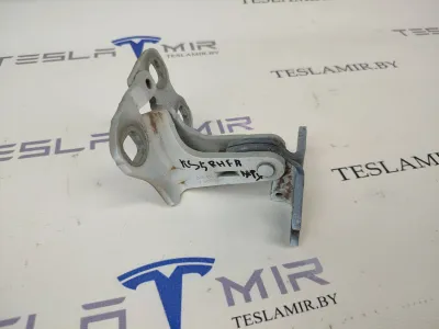 Петля двери передней верхняя правая Tesla Model 3 2020