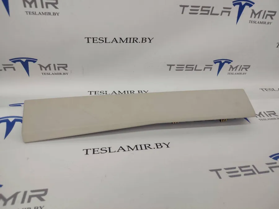 Накладка бардачка нижняя Tesla Model S 2018 — фото 1