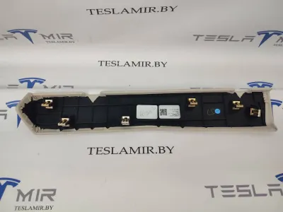 Накладка бардачка нижняя Tesla Model S 2018 — фото 2
