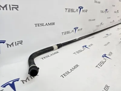 Патрубок системы охлаждения пластиковый Tesla Model 3 2020 — фото 2