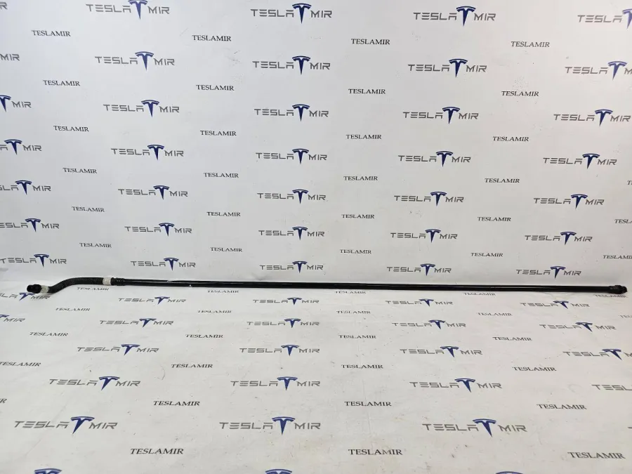 Патрубок системы охлаждения пластиковый Tesla Model 3 2020 — фото 1