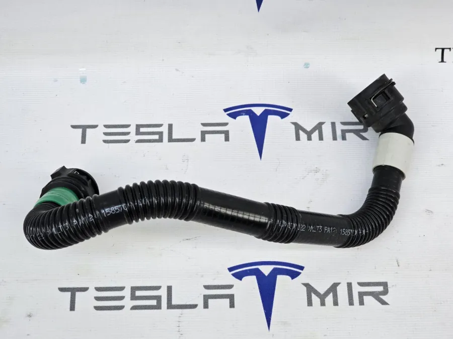 Патрубок системы охлаждения пластиковый Tesla Model S 2022 — фото 1