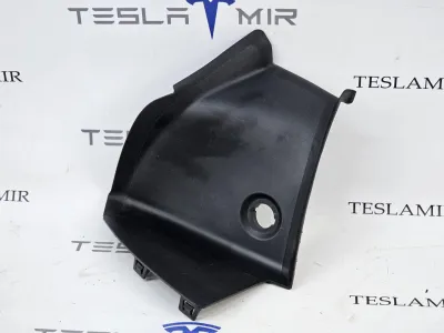 Накладка заднего фонаря левая Tesla Model Y 2025