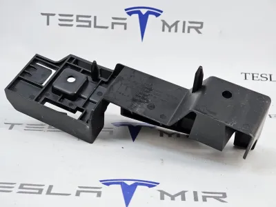Кронштейн передней панели (телевизора) Tesla Model 3 2024