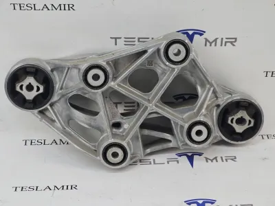 Кронштейн двигателя передний Tesla Model S 2022