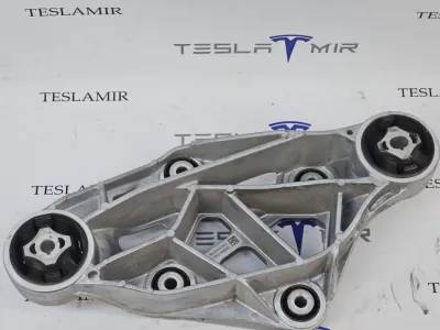 Кронштейн двигателя передний Tesla Model S 2022 — фото 2