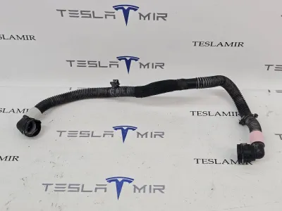 Патрубок системы охлаждения пластиковый передний Tesla Model Y 2022