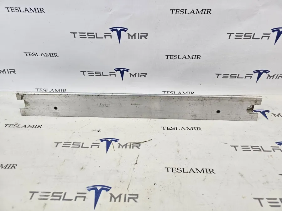 Усилитель бокса подкапотного Tesla Model Y 2024 — фото 1