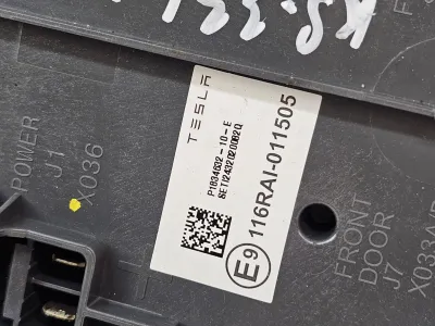 Блок управления BCM (бортовой сети) (Body Control Module) Боди левый Tesla Model 3 2025 — фото 2