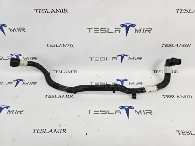 Патрубок системы охлаждения пластиковый Tesla Model S 2022
