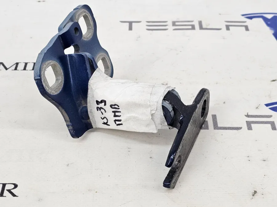 Петля двери передней верхняя правая Tesla Model 3 2025 — фото 1
