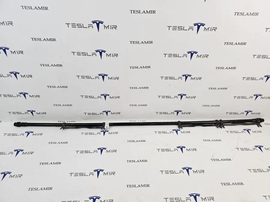 Патрубок системы охлаждения пластиковый Tesla Model Y 2024 — фото 1