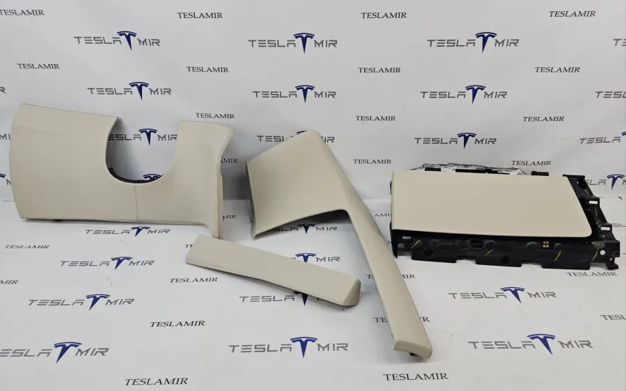 Накладка центральной панели нижняя Tesla Model S 2018 — фото 1