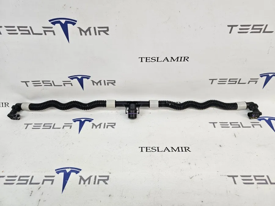 Патрубок системы охлаждения пластиковый Tesla Model 3 2022 — фото 1