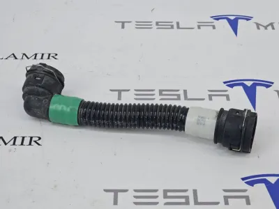 Патрубок системы охлаждения пластиковый Tesla Model S 2022
