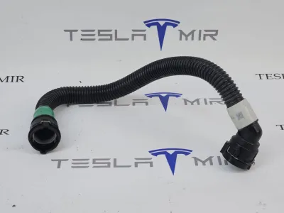 Патрубок системы охлаждения пластиковый Tesla Model S 2022