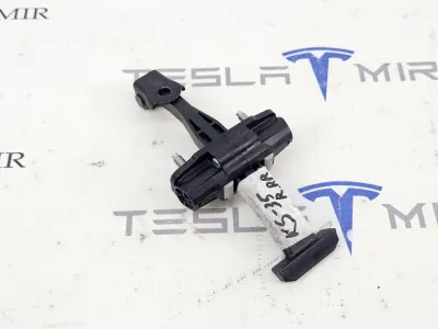 Ограничитель открывания двери задней Tesla Model Y 2025