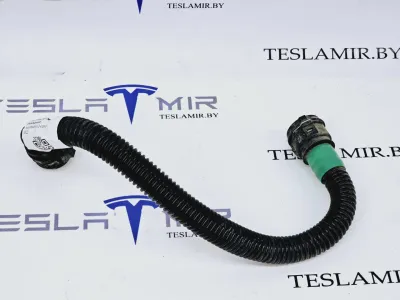 Патрубок системы охлаждения пластиковый Tesla Model S 2022