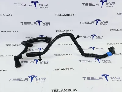 Патрубок системы охлаждения пластиковый Tesla Model S 2022