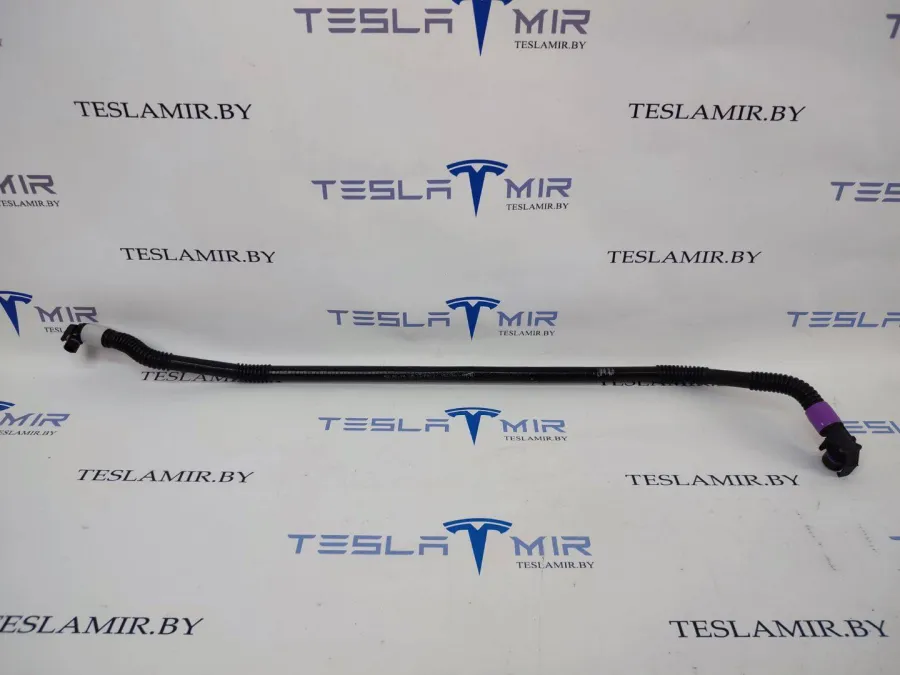 Патрубок системы охлаждения пластиковый Tesla Model 3 2020 — фото 1