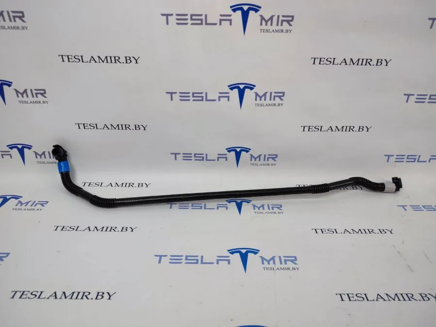 Патрубок системы охлаждения пластиковый Tesla Model 3 2020 — фото 1