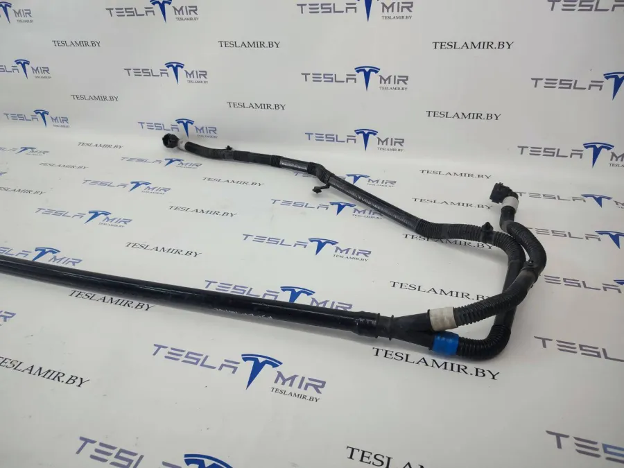Патрубок системы охлаждения пластиковый Tesla Model 3 2020 — фото 1