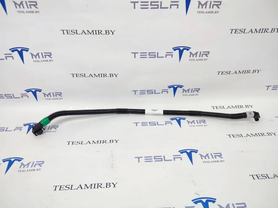 Патрубок системы охлаждения пластиковый Tesla Model 3 2020 — фото 1