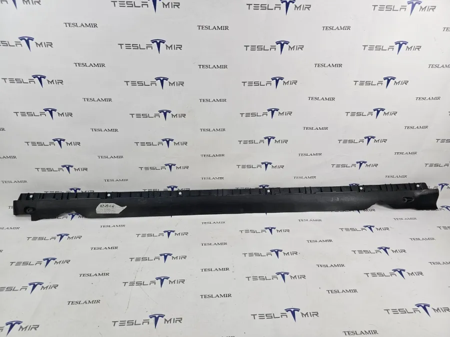 Накладка на порог левая Tesla Model Y 2025 — фото 1