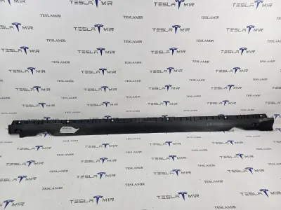 Накладка на порог левая Tesla Model Y 2025