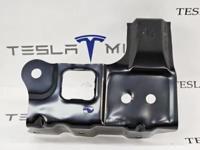 Кронштейн нижнего усилителя переднего бампера Tesla Model Y 2025