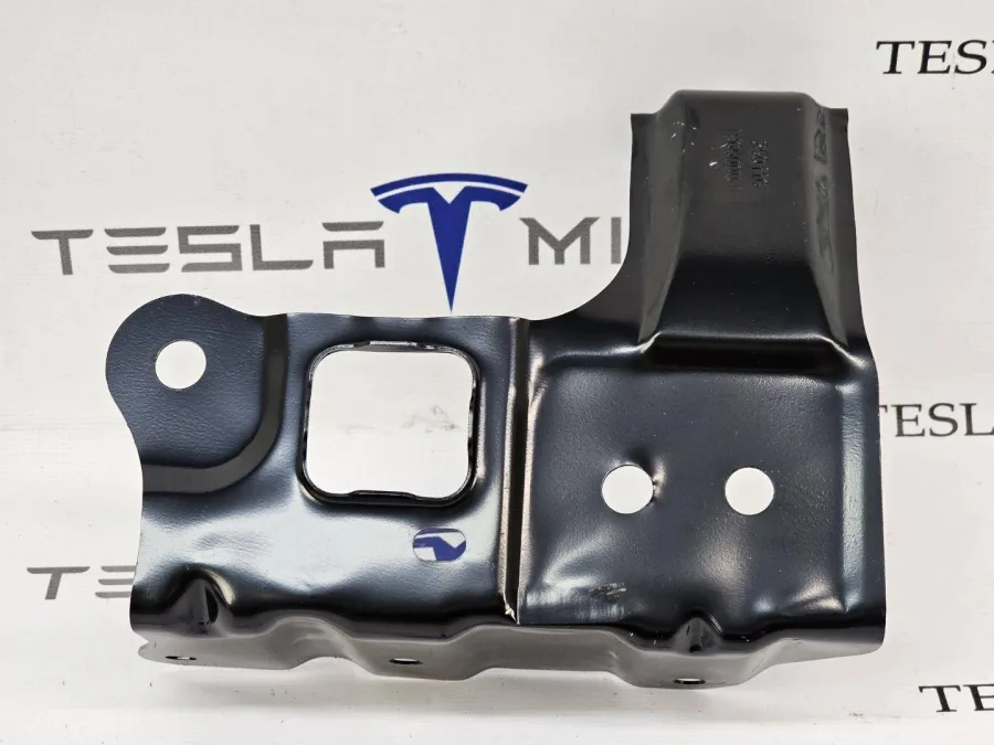 Кронштейн нижнего усилителя переднего бампера Tesla Model Y 2025 — фото 1