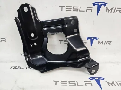Кронштейн крыла правый Tesla Model Y 2021