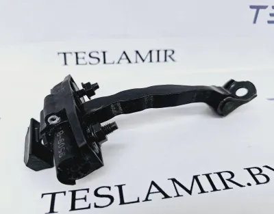 Ограничитель открывания двери задней Tesla Model 3 2023