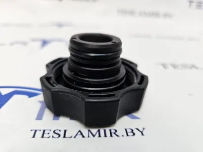 Крышка (пробка) расширительного бачка Tesla Model S 2019 — фото 3