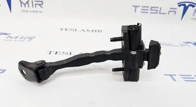 Ограничитель открывания двери задней Tesla Model 3 2022