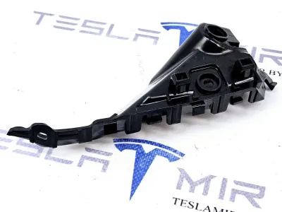 Кронштейн (направляющая) крыла переднего (ракушка) правый Tesla Model S 2022