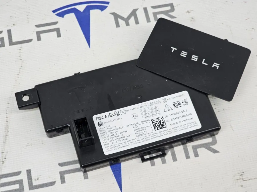 Ключ-карта Tesla Model Y 2021 — фото 1