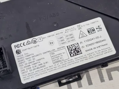 Ключ-карта Tesla Model Y 2021 — фото 2