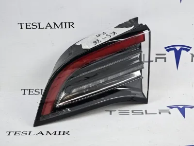 Фонарь крышки багажника правый Tesla Model 3 2023