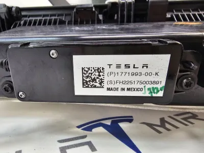 Бардачок Tesla Model Y 2025 — фото 2