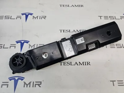 Антенна Tesla Model Y 2025