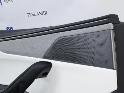Обшивка двери передней левой Tesla Model Y 2025 — фото 3